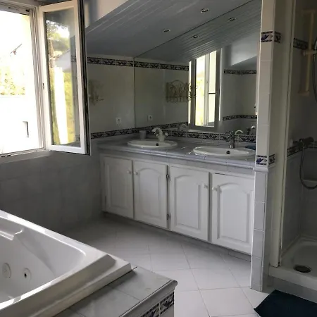 Holiday home Grande Maison Famille 25m Plage, Jardin, Terrasse, Animaux Admis - Fr-1-539-6 Saint-Georges-de-Didonne