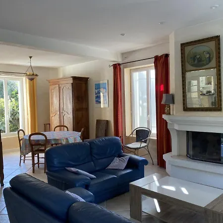 Holiday home Grande Maison Famille 25m Plage, Jardin, Terrasse, Animaux Admis - Fr-1-539-6